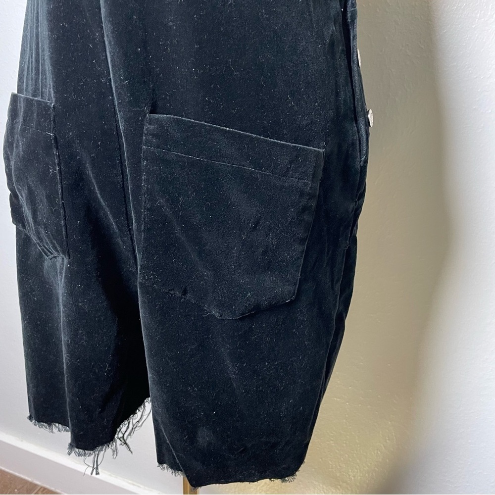Y2K/90’s Black Velvet Overall Cutoffs Womens M
Body Action Design Jeffrey Halper - Picture 5 of 11